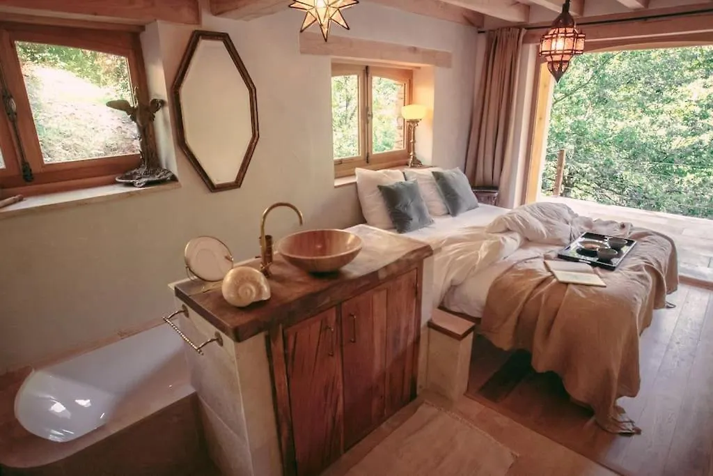 펜션 Lake House II // Alauzet Ecolodge + Nature Spa Castelnau-de-Mandailles 프랑스