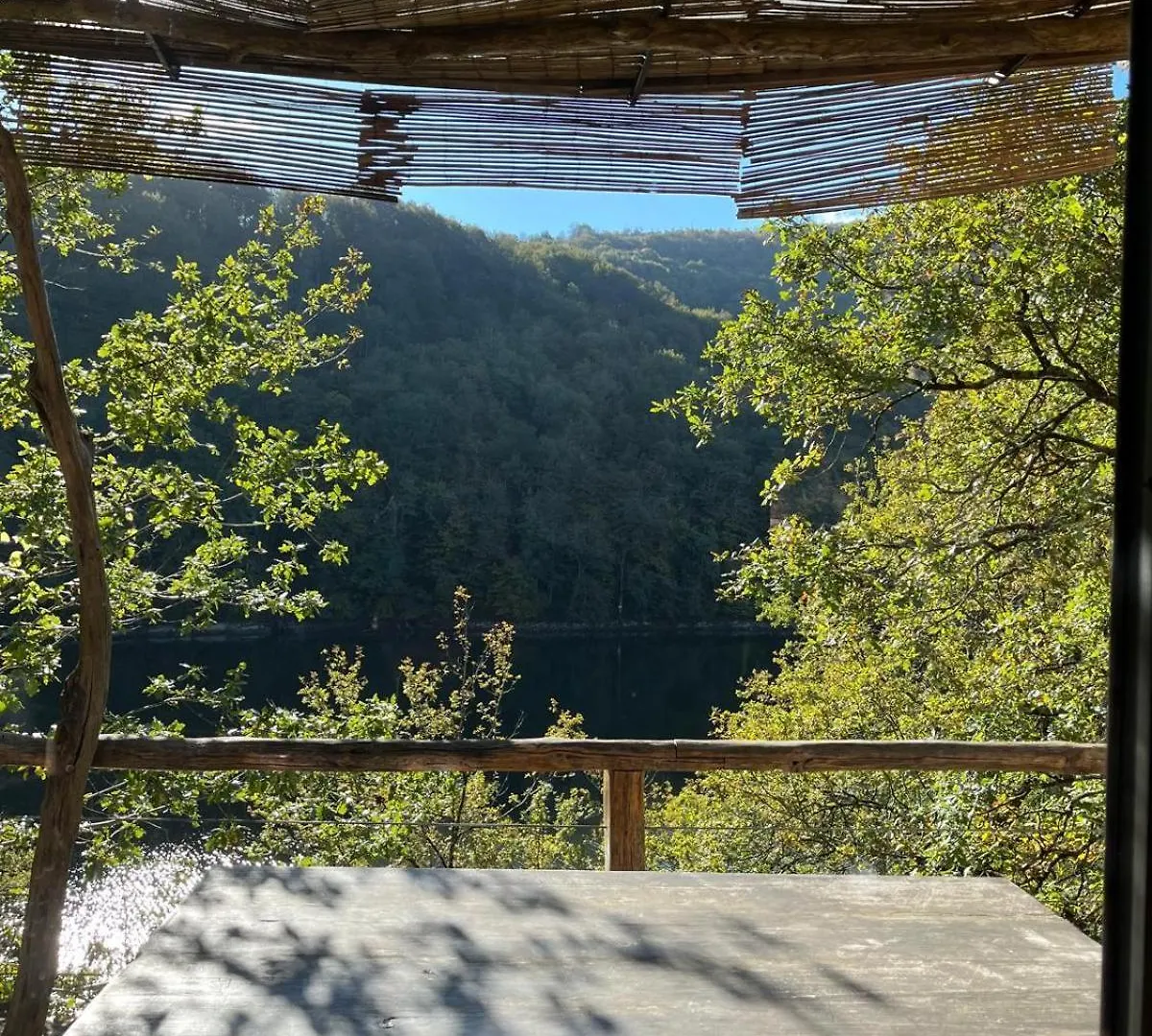 Lake House II // Alauzet Ecolodge + Nature Spa Castelnau-de-Mandailles